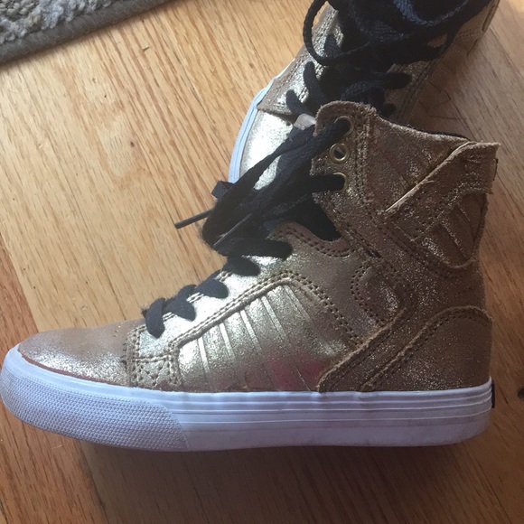 Sneakers - Picture 2 of 5